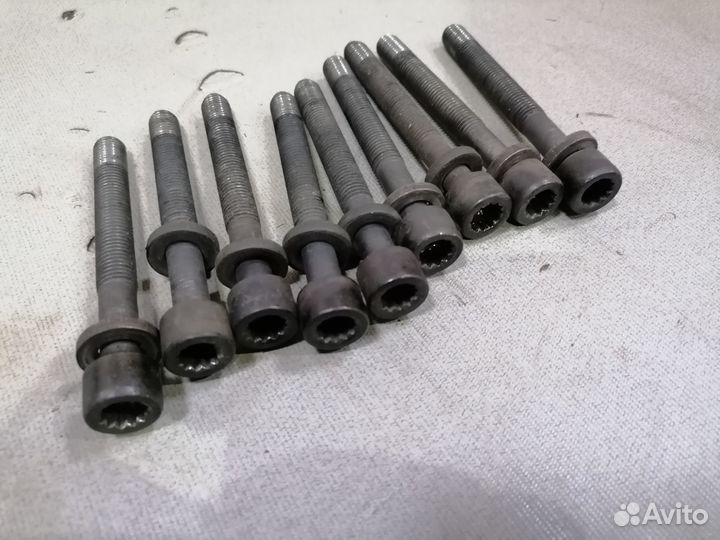 Комплект болтов головки блока.1.8 SF VW Golf II