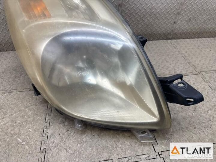 Фара передняя правая toyota vitz