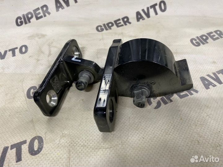 Петля двери передняя левая Mercedes-Benz C-Class