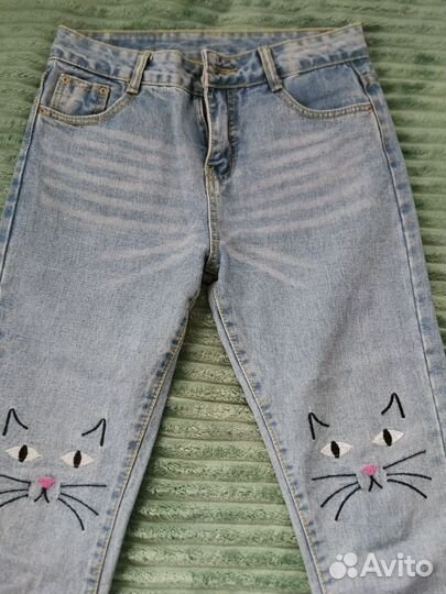 Джинсы женские (подростковые) с вышивкой
