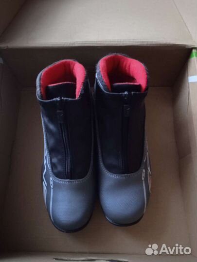 Лыжные ботинки