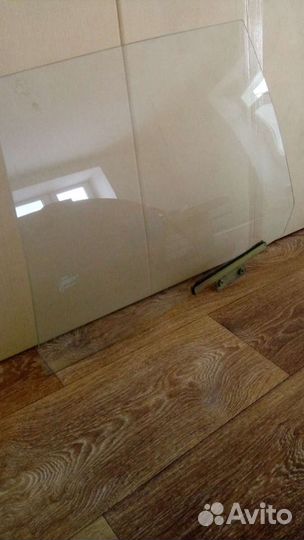 Стекло заднее левое Москвич 2141