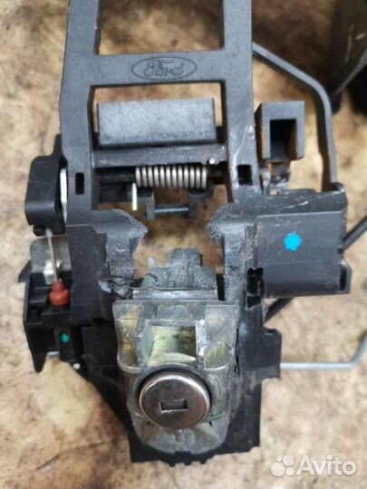 Замок двери передний правый Ford Focus 3 хетчбек