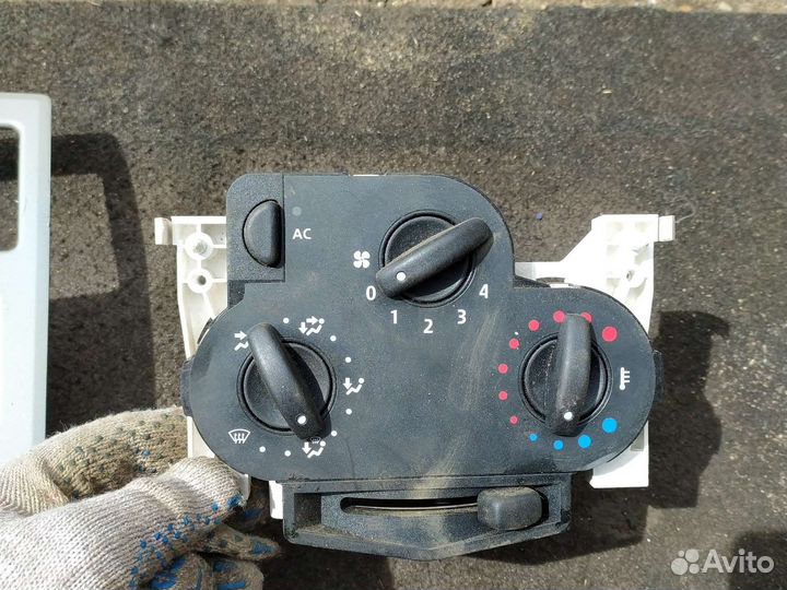 Управления отопителем Рено Логан