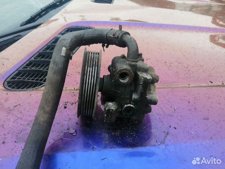 Насос гура Ford Transit Connect