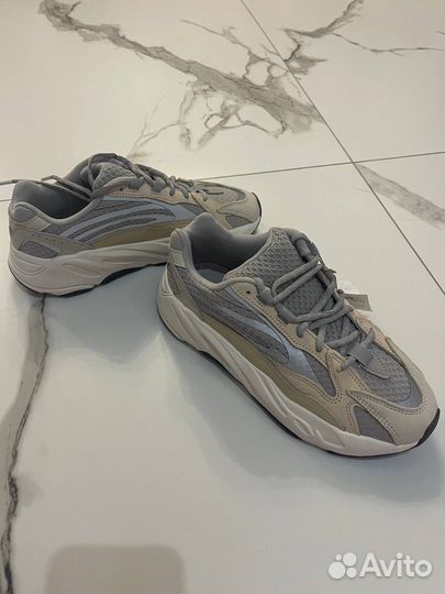 Adidas Yeezy Boost 700 V2 