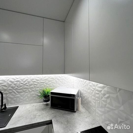 Кухонный гарнитур в стиле хай тек