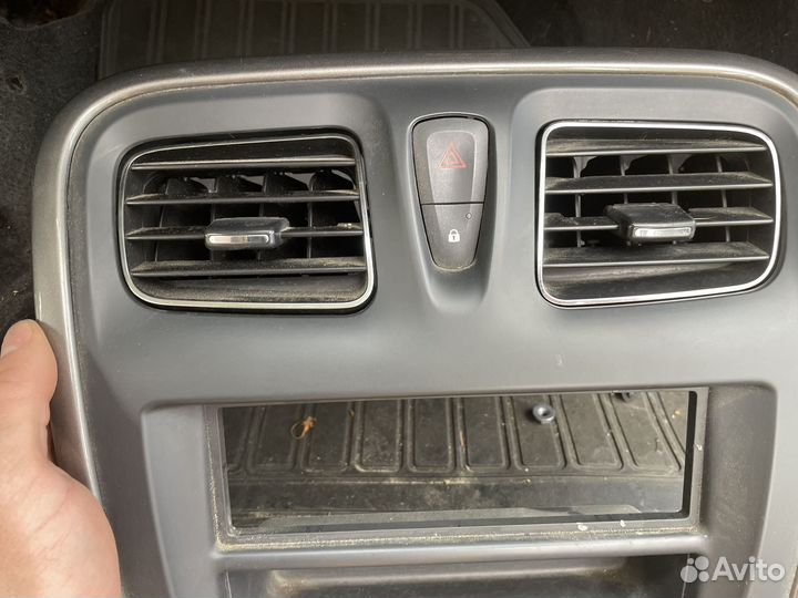 Рамка для магнитолы renault logan 2