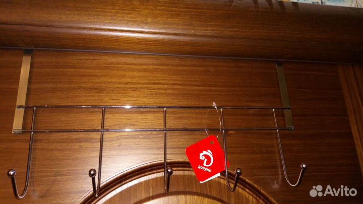 Вешалка надверная