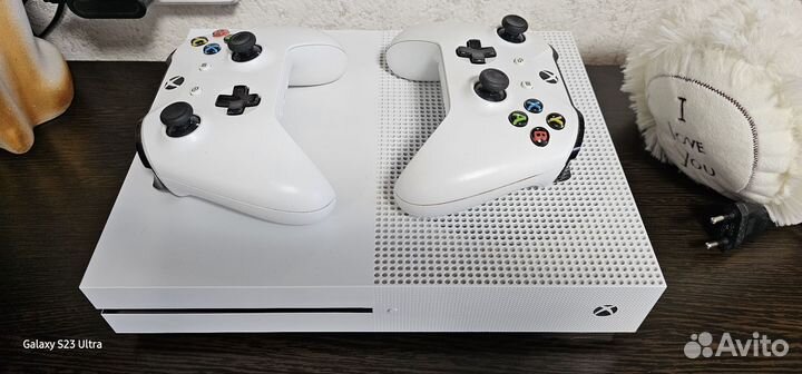 Xbox one s 2 геймпада 1tb