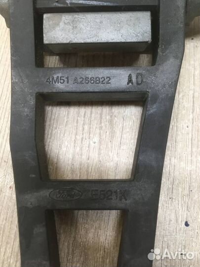 Б/У Кронштейн ручки задней правой Ford Focu#003