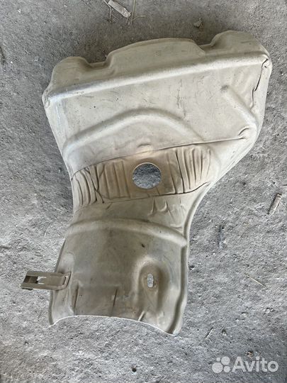 Щиток выпускного коллектора ford focus 2 2.0