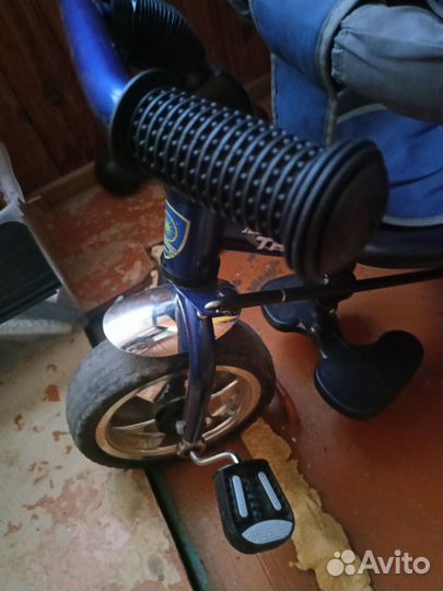 Детский велосипед с ручкой