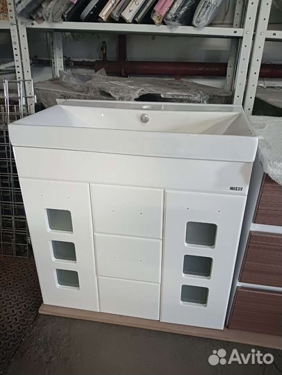 Шкафы-зеркало, тумбы для ванной