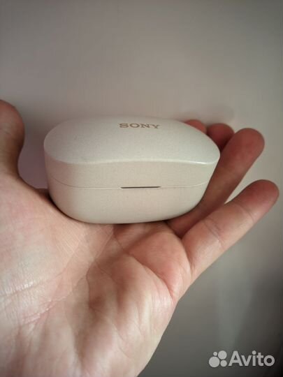 Беспроводные наушники: Sony WF-1000XM4