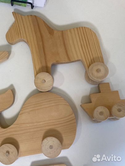 Деревянные игрушки на колесиках