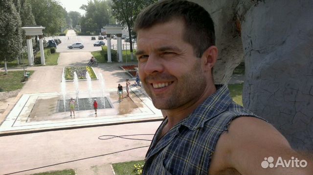 Грузовое такси. Грузчики. Зил бычок 5 метров. Грузчик чапаевск. Курьер на белом фоне.