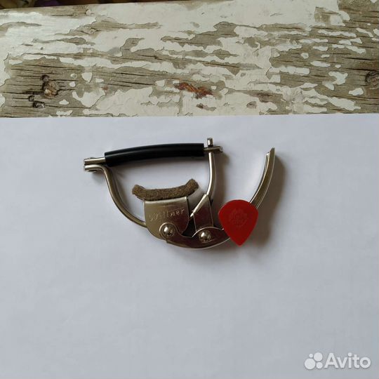 Каподастр для гитары, медиатор в подарок