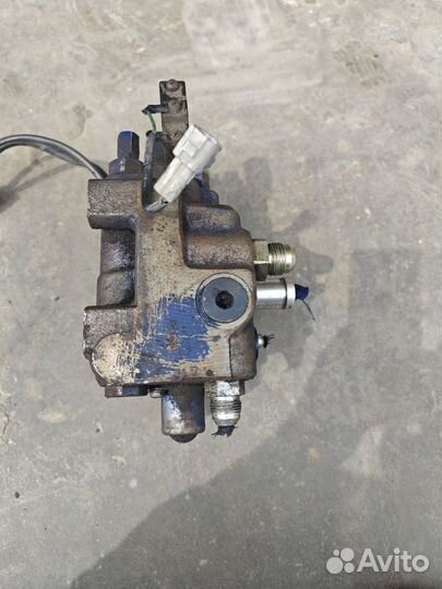 Распределить гидравлический Toyota 7FB15