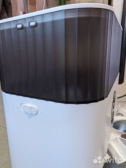 Автоматическая кормушка для кошек и собак