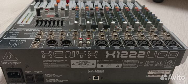 Микшерный пульт behringer