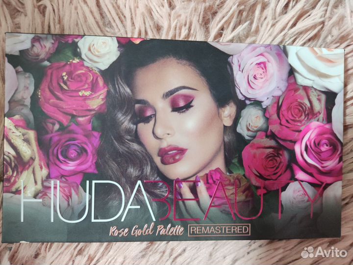 Палетка теней Huda beauty Rose gold