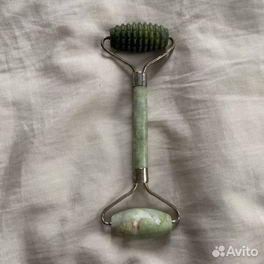 Роликовый массажер из Нефрита
