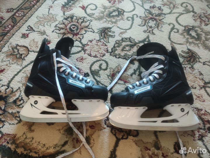 Коньки хоккейные