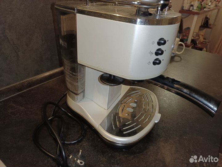 Кофеварка рожковая delonghi