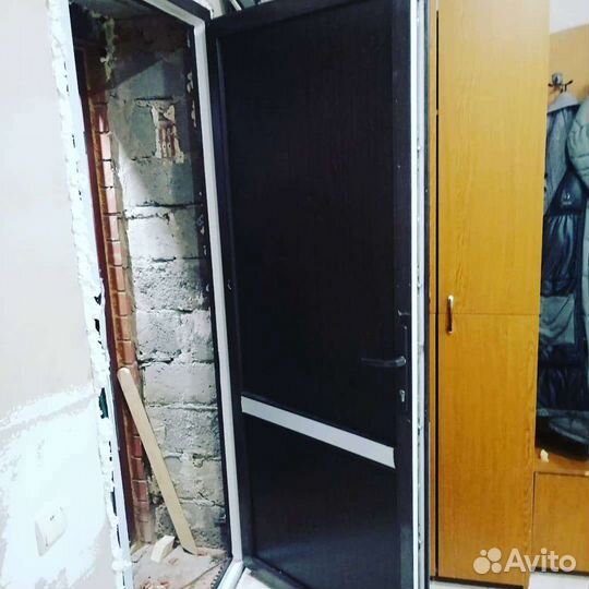 Дверь входная пластиковая