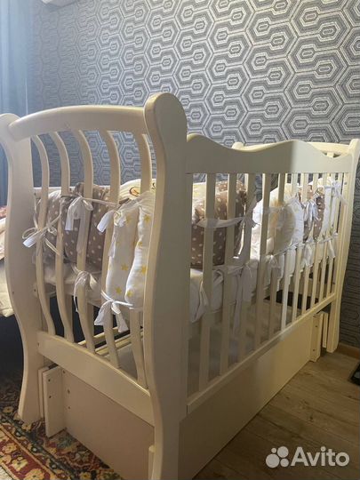 Детская кровать с маятником и ящиком