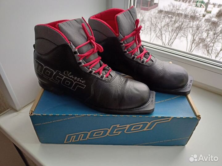 Лыжные ботинки