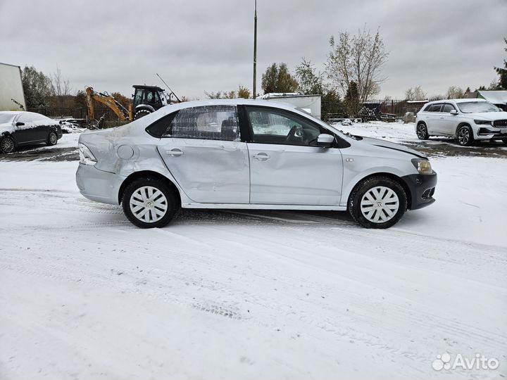 Volkswagen Polo 1.6 МТ, 2012, битый, 180 000 км