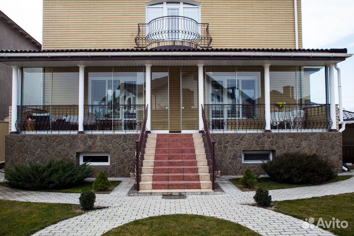 Безрамное остекление для частных домов