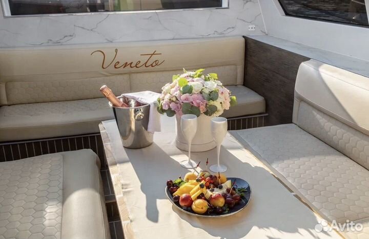 Прогулки на теплоходе, аренда катера, яхты