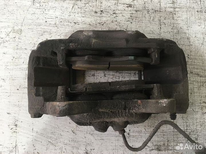 Суппорт передний лев Toyota Land Cruiser Prado 120