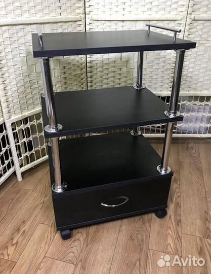 Этажерка для мастера красоты