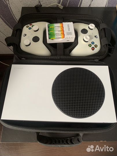 Xbox series s 2 геймпада