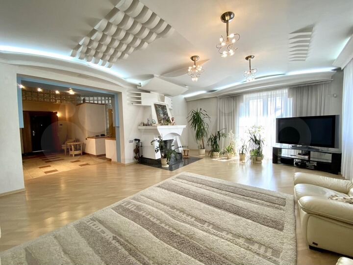 Коттедж 380 м² на участке 15 сот.