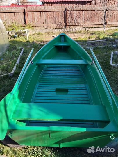 Лодка деревянная