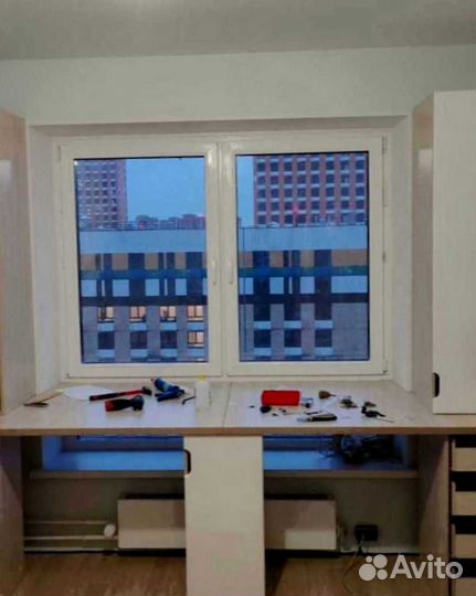 Рабочая зона в углу у окна