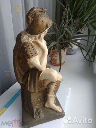 Старинная статуэтка