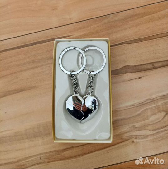 Парные брелки две половинки сердца