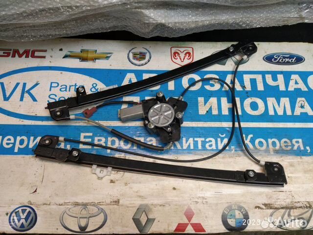 Стеклоподъемник правый Dodge Caravan RS 01-07