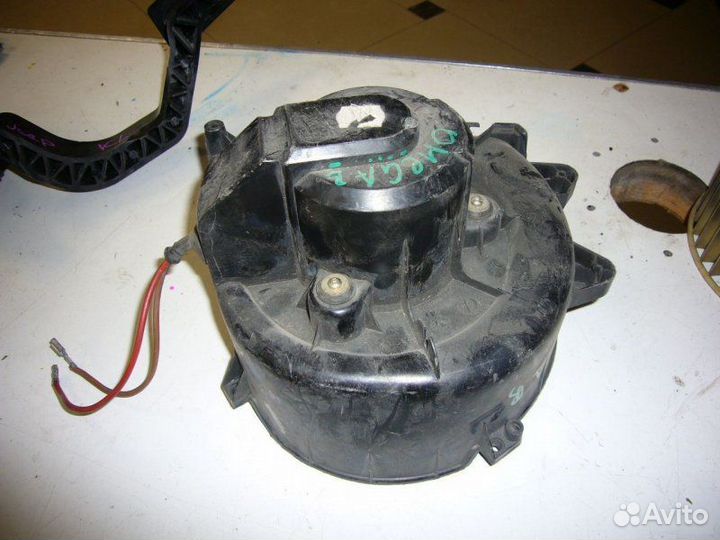 Моторчик отопителя Opel Omega B седан X20XEV 1998