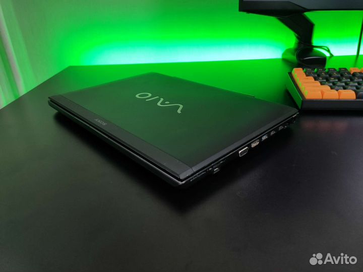 Ноутбук Sony Vaio 13.3/i5/8GB/SSD