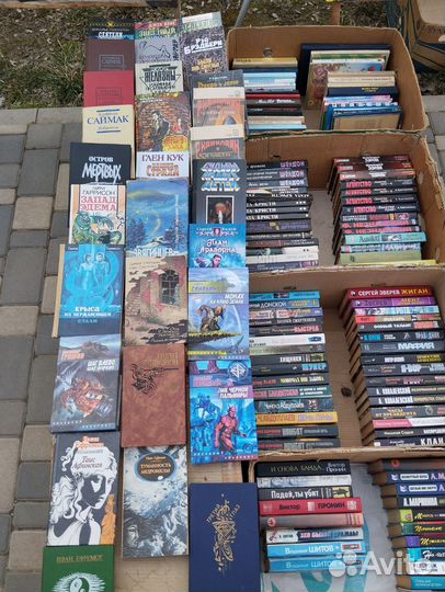 Фантастика, детективы, учебники