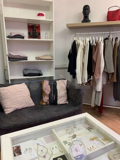 Аренда шоурума, рейла, полки, места