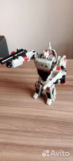 Робот Megatron Transformers Generations Titans