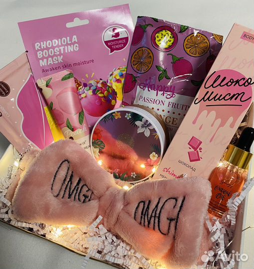 Подарочные наборы косметики / женские бьюти боксы